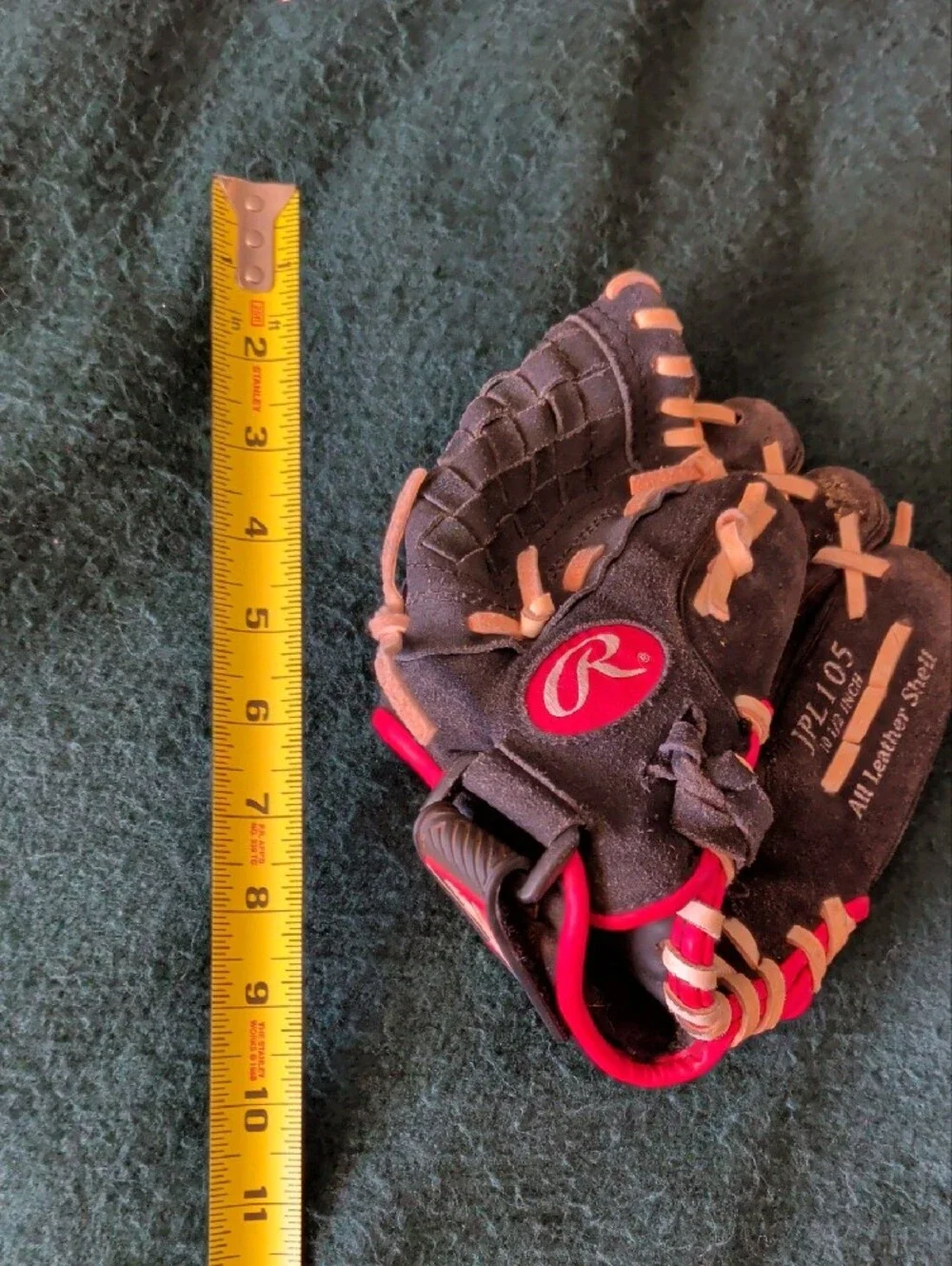 Rawlings Black Glove with Red Accents Men’s Baseball Glove